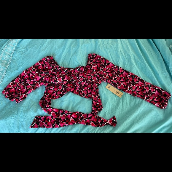 Madden NYC: LS Ruched Top w/ Tie Back - Picture 3 of 11